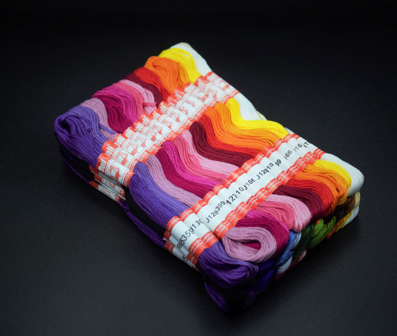 DOLI EMBROIDERY SKEINS - 50 THREADS - 25 COLOURS